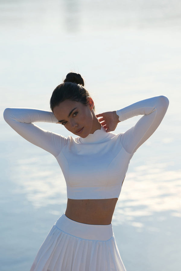 Crop Top med Öppen Rygg och Långa Ärmar – Trendig Funktion